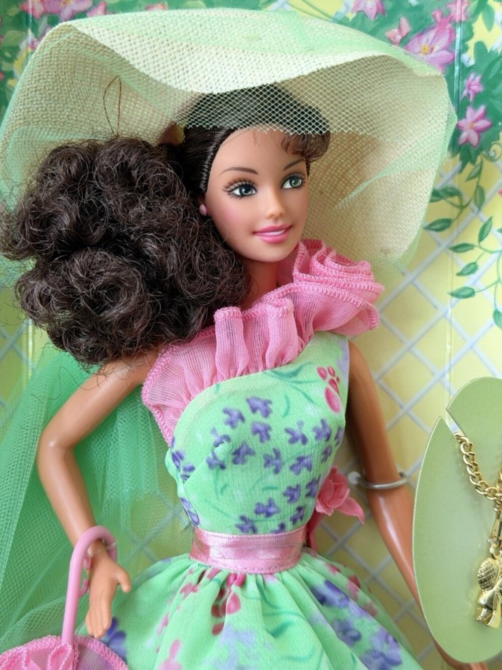 2001 Barbie Simply Charming Hispanic Doll Special Edition Mattel 54243 - Picture 5 of 12